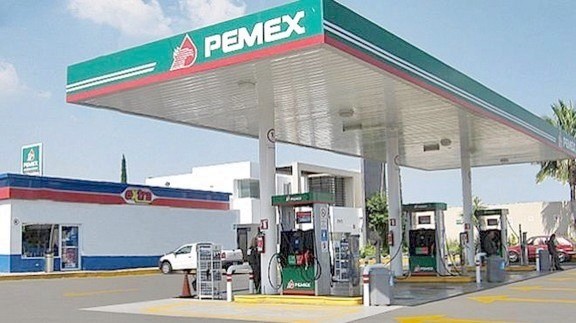 Ratero solicita gasolina y no la pagan