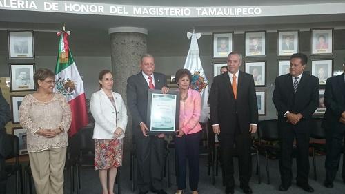 Reconocimientos al mérito docente