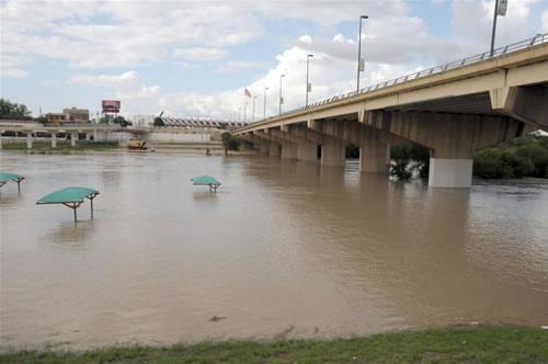 Desmantelan Puente Internacional en Nuevo Laredo