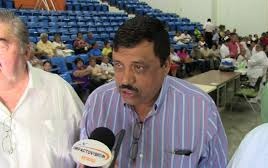 Exigen maestros jubilados aumento al bono navideño