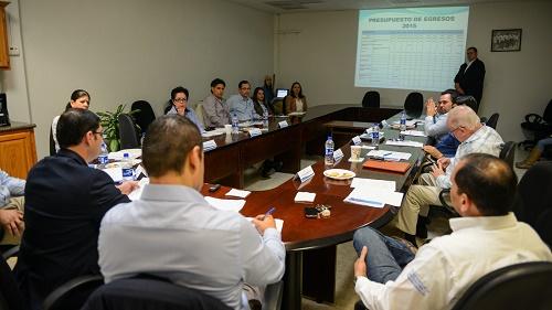 TOMAN PROTESTA MIEMBROS DEL CONSEJO DEL INSTITUTO MUNICIPAL DE CULTURA FÍSICA Y DEPORTE