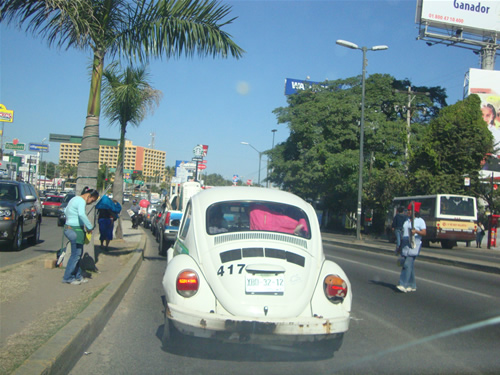 Recomiendan los cruces peatonales sólo en las esquinas de cada calle