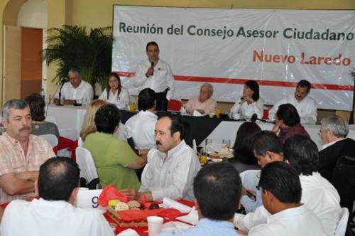 Se reúnen empresarios con Verónica Flores