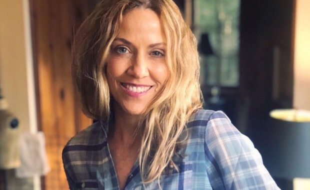 Coche œTesla de Sheryl Crow la deja varada y Elon Musk la ayuda