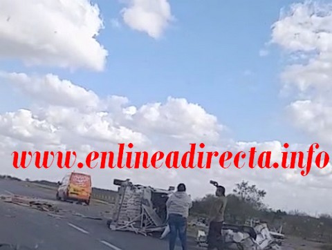 Vuelca unidad en œViaducto de la Muerte y deja solo daños