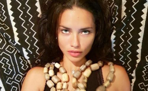Adriana Lima ya no se desnudará por una causa vacía