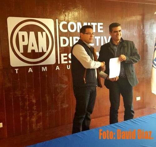 Y se registra “El Chuma” de última hora ante el CEE del PAN