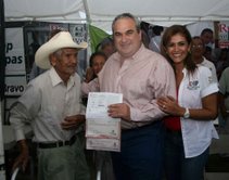 Ayuntamiento de RB y Sistema DIF, entregan “Actas de Nacimiento” a los abuelitos riobravenses