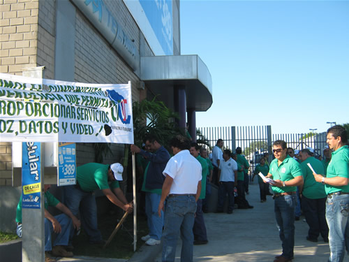 650 trabajadores telefonistas sindicalizados realizan paro de labores