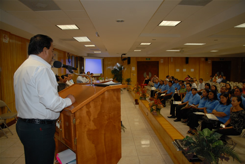 Villafuerte apadrina primera generación de alumnos de prepa abierta