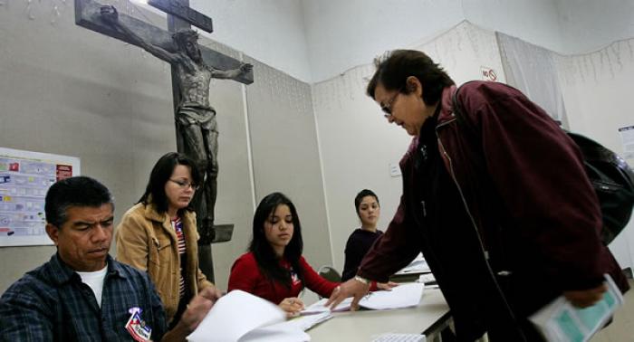 Buscan revertir prohibición de matrimonios gay en EU