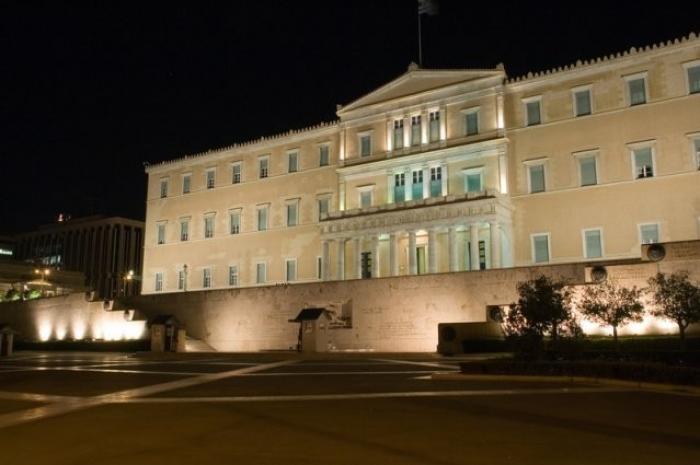 Explota bomba frente a Parlamento griego