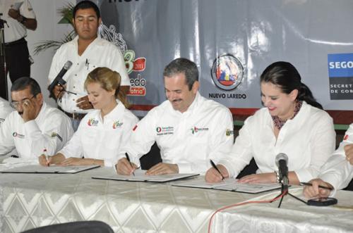 Firman Carta Compromiso de Adhesión al Programa Municipio Seguro Resistente a Desastres