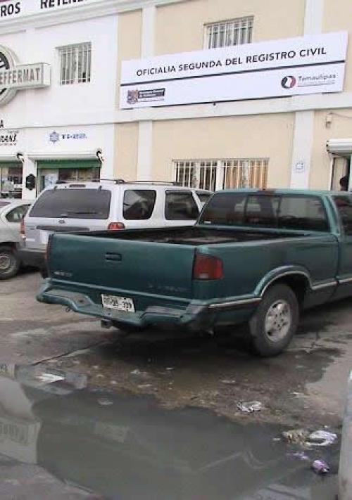 Afloran aguas negras frente a Registro Civil No.2 en Matamoros