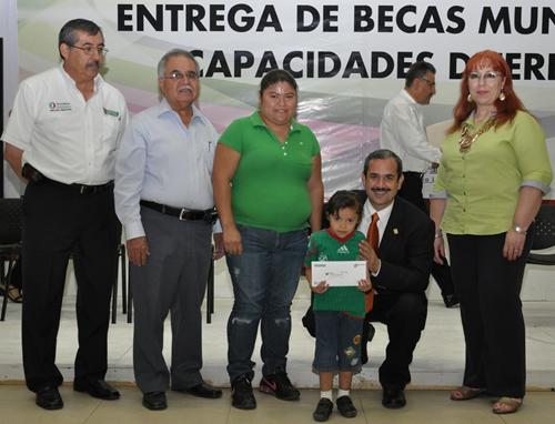 Entregará Ayuntamiento becas educativas este lunes