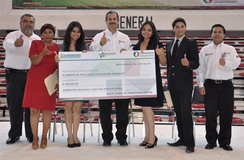 Cumplió Gobierno Municipal con becas