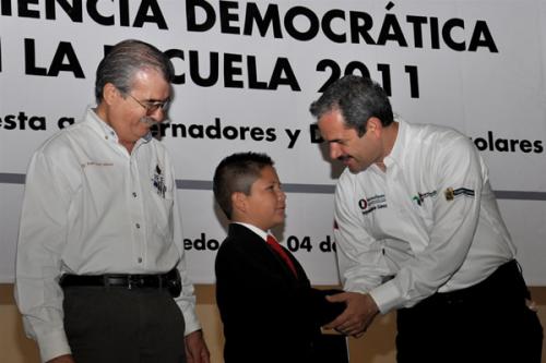 Se ejercitan para la democracia los niños de Nuevo Laredo