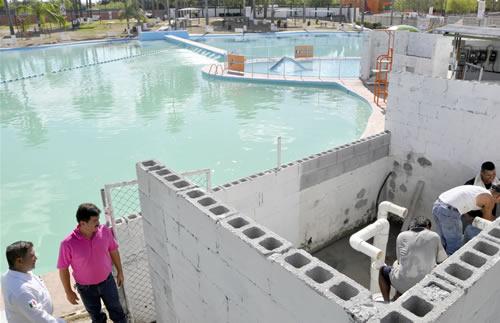 Realizan trabajos de mantenimiento en la alberca del Rehilete, “Camécuaro”