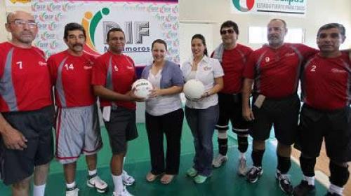Inaugura Presidenta del Sistema DIF torneo de Cachibol en la alberca Chávez