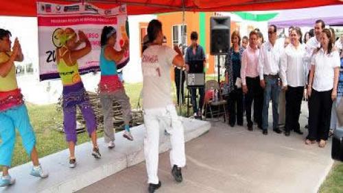 Promueve el DIF clases de zumba para rescatar los espacios públicos