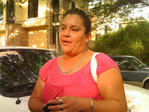 Se quejan madres de familia por altas cuotas de inscripción