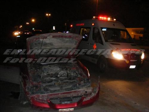 Automovilista se salva de volcarse en su Mustang