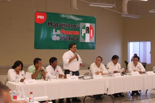Entregan nombramientos a padrinos y coordinadores de módulos del PRI