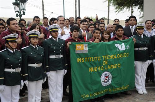 Participa ITNL en honores a la Bandera
