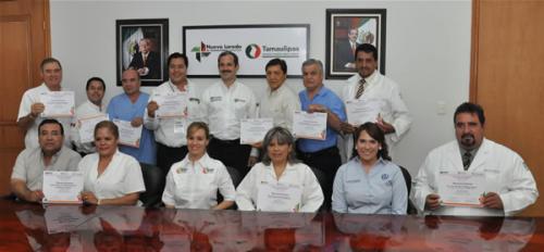 Benjamín Galván y Martha Alicia reconocen a instituciones de Salud