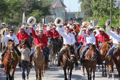 Cabalga Gabriel De la Garza, rumbo a la Victoria