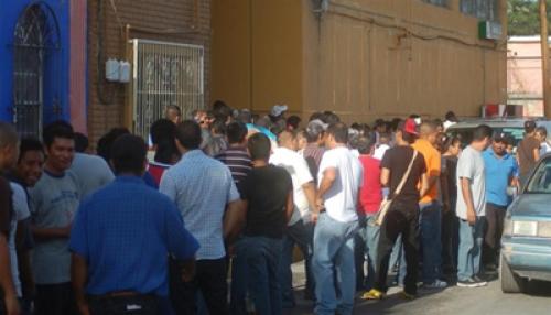 Mas de mil 500 hombres abarrotan el Sindicato del SJOIIM