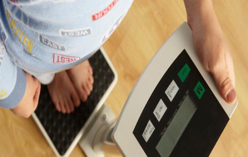 Estudian relación de obesidad con Alzhéimer a temprana edad