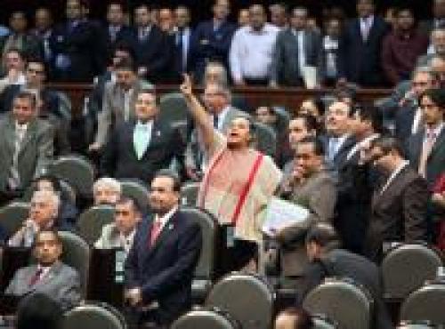 Acusa el PAN: “Peña Nieto mató a su esposa”; Revira el PRI: “Calderón se robó la presidencia”