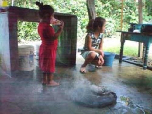 Hay que evitar prender carbón dentro de las viviendas