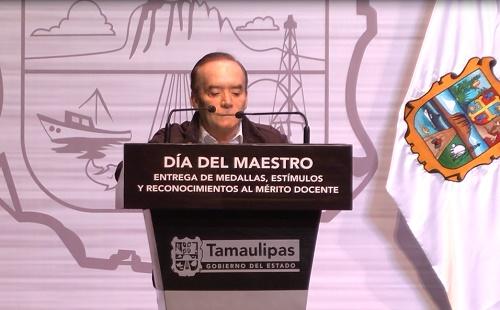 Anuncian aumento salarial para maestros