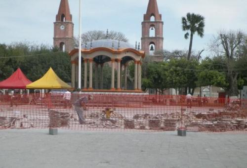 Colocan rejillas lineales de captación de agua en las Fuentes Danzarinas