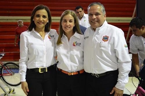 Entrega María del Pilar González de Torre múltiples beneficios a familias tampiqueñas