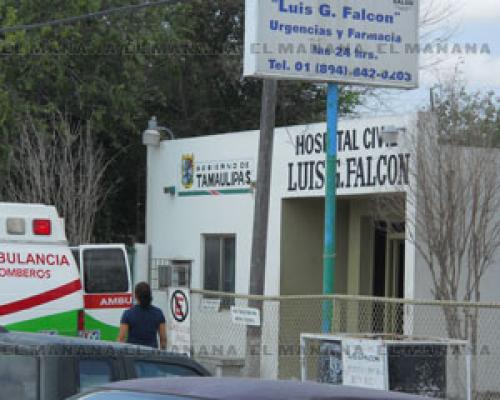 Director Daniel Torres Monta guardia en Hospital Civil de Valle Hermoso ayer en dia festivo