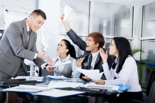 Entorno laboral negativo genera baja productividad y ausentismo