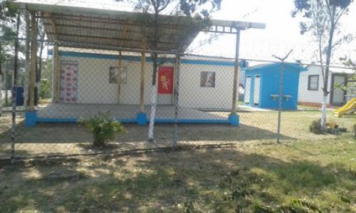 Papas tienen que comprar blocks y cemento para construir aula en kínder en Paseo Real