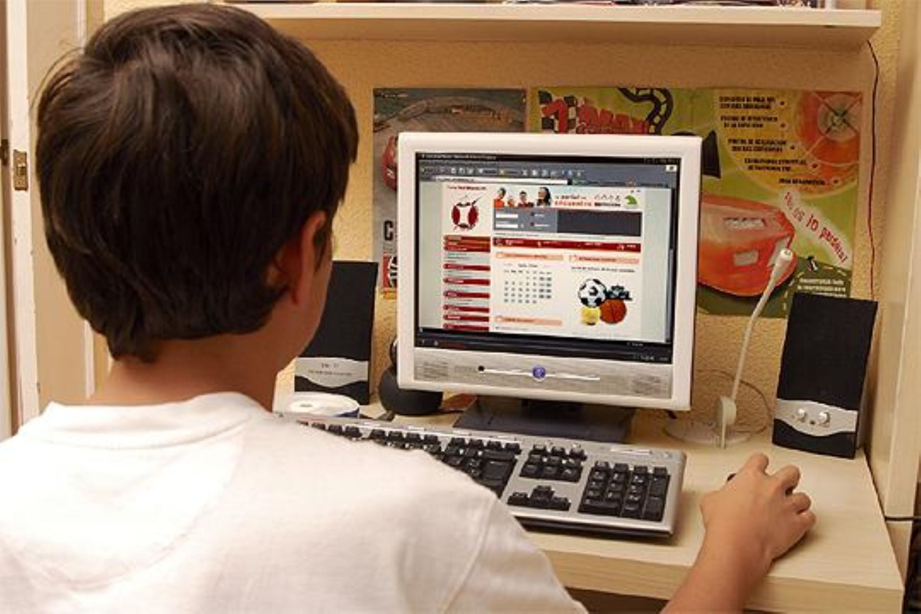 Prohíben a maestros difundir datos de alumnos en redes