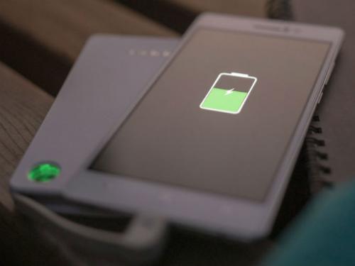 A este celular le bastan 30 minutos para cargarse 75 por ciento