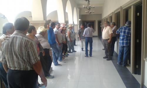 Denuncian pescadores del mercado de mariscos de Altamira evitar invasión de propiedad federal