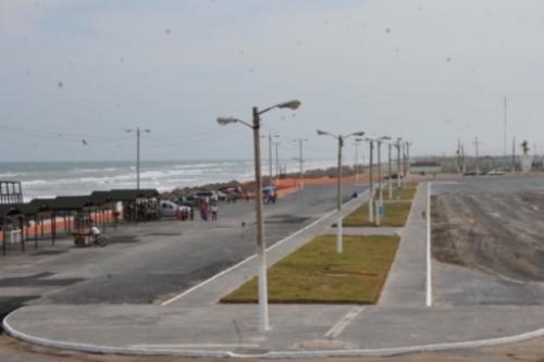 Pese al frío inicia arribo de bañistas a la Playa