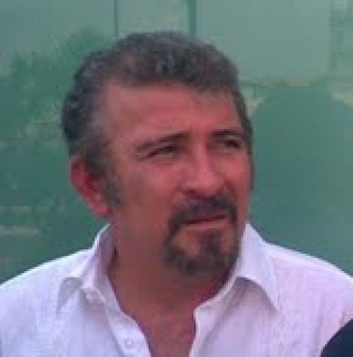 Denuncia el PRD y PAN robo de lonas