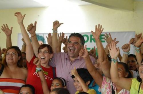 Carlos Solís y su esposa se reúnen con grupo de mujeres reynosenses
