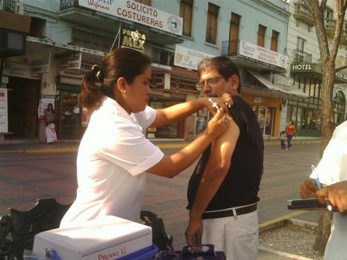 Intensifican vacunación contra la influenza AH1N1