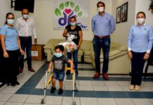 DIF REYNOSA ENTREGA SILLA DE RUEDAS Y ANDADOR INFANTIL