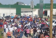 Reynosenses en la espera de Obrador en Reynosa