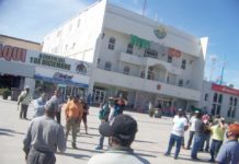 Autoridades de Ecología atiende a carretoneros tras petición de prorroga